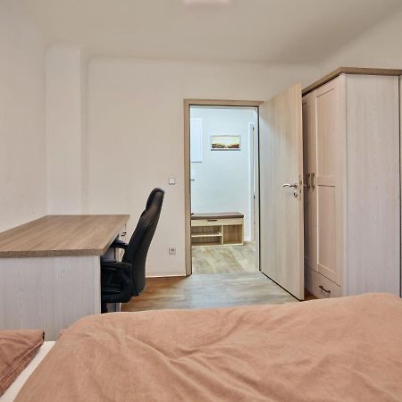 Gaeste- Und Ferienwohnung In Der Sportstadt 리자 외부 사진