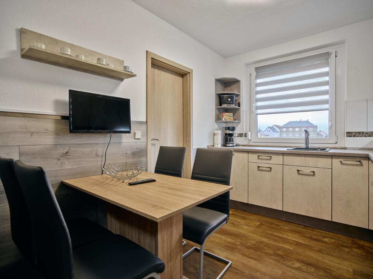 Gaeste- Und Ferienwohnung In Der Sportstadt 리자 외부 사진