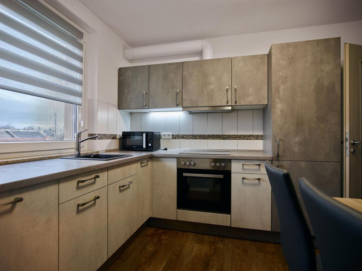 Gaeste- Und Ferienwohnung In Der Sportstadt 리자 외부 사진