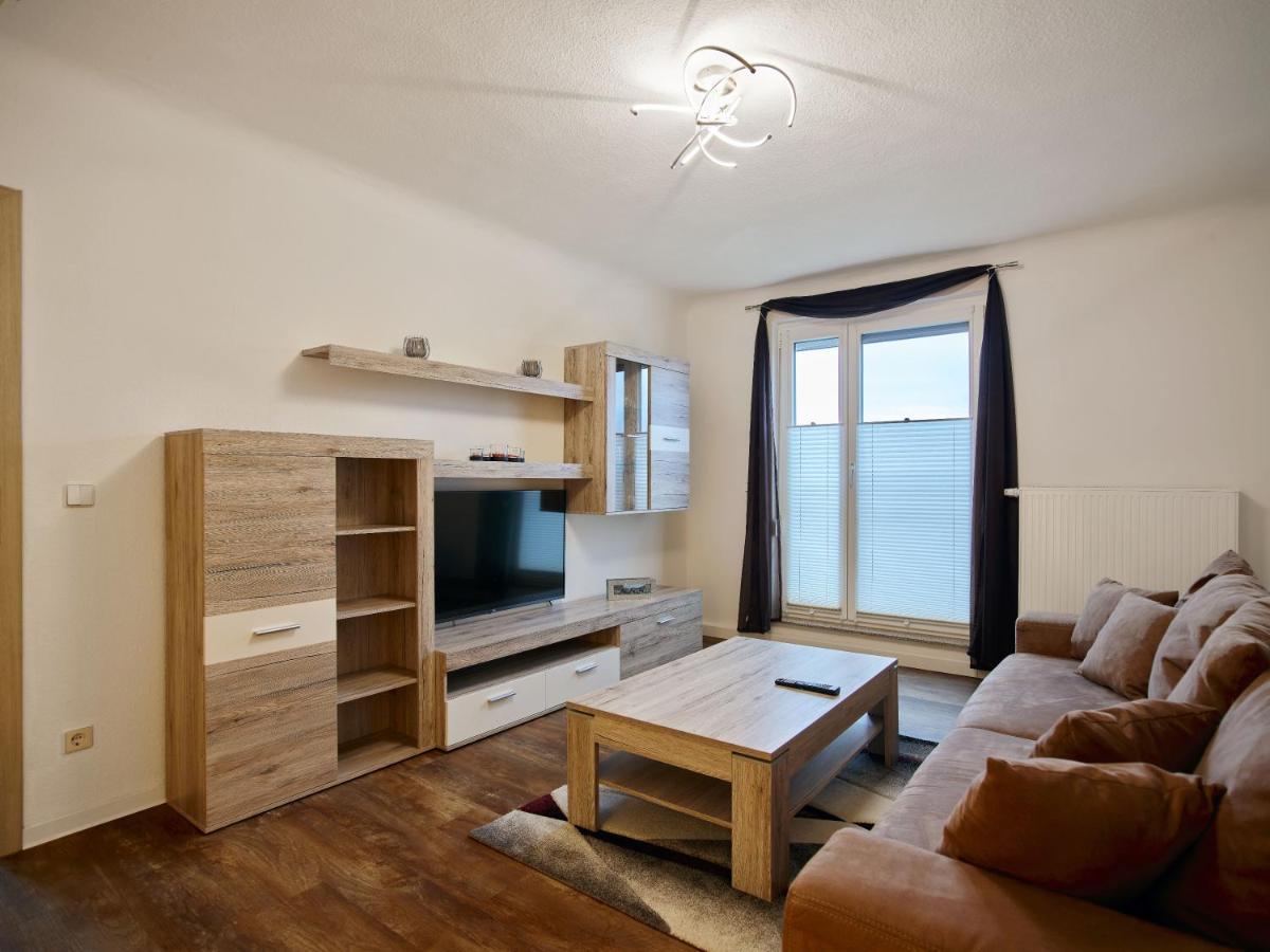 Gaeste- Und Ferienwohnung In Der Sportstadt 리자 외부 사진