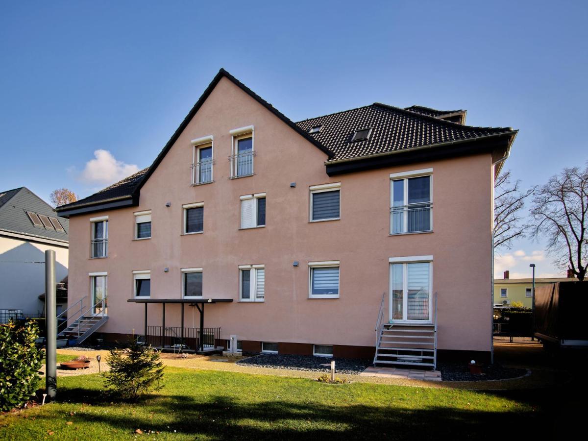 Gaeste- Und Ferienwohnung In Der Sportstadt 리자 외부 사진